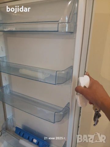 Хладилник с фризер 323Л - ELECTROLUX ENB34633W NO FROST, снимка 3 - Хладилници - 50749340