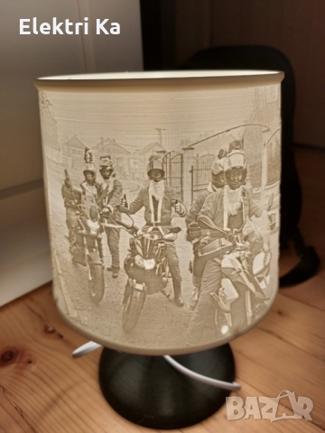 Персонализирана настолна лампа с Ваши снимки