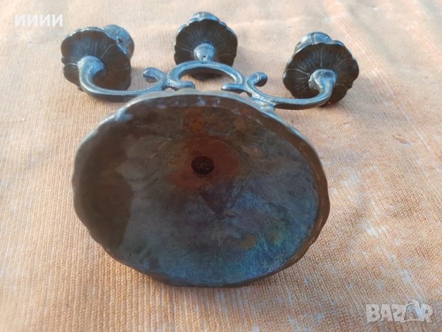 Бронзов свещник тройка, снимка 3 - Антикварни и старинни предмети - 53261045