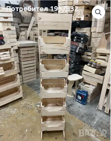 Стелаж с малки хоризонтални щайги и хедър за магазини и заведения 