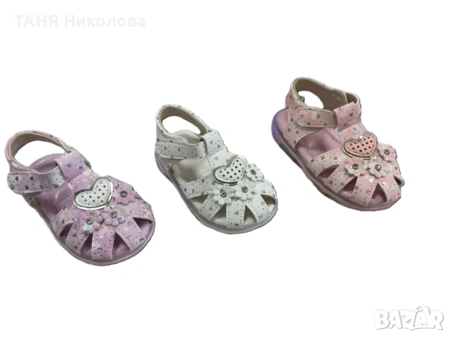 Леки и удобни светещи детски сандали за момиче💥