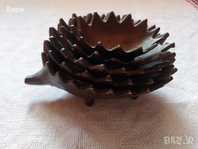 Стари дизайнерски бронзови пепелници с таралежи, в стил Walter Bosse, снимка 13 - Антикварни и старинни предмети - 47755779