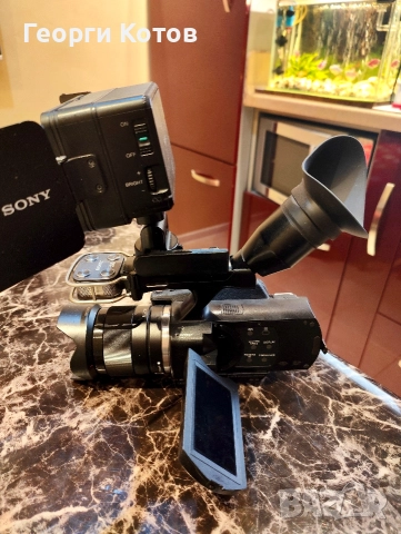 Видеокамера със сменяеми обективи Sony NEX-VG20E