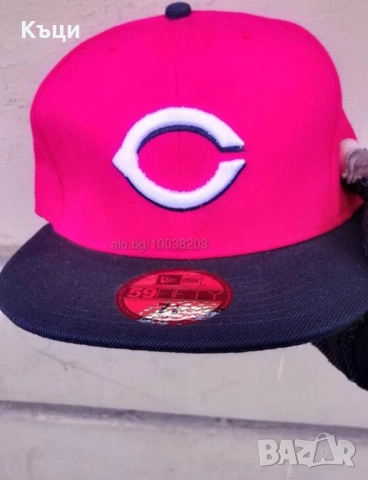 Шапка с права козирка. 