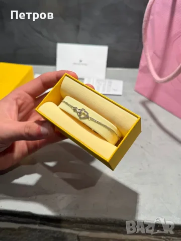 ЧИСТО НОВА 100% оригинална Swarovski дамска гривна, снимка 4 - Гривни - 56181338