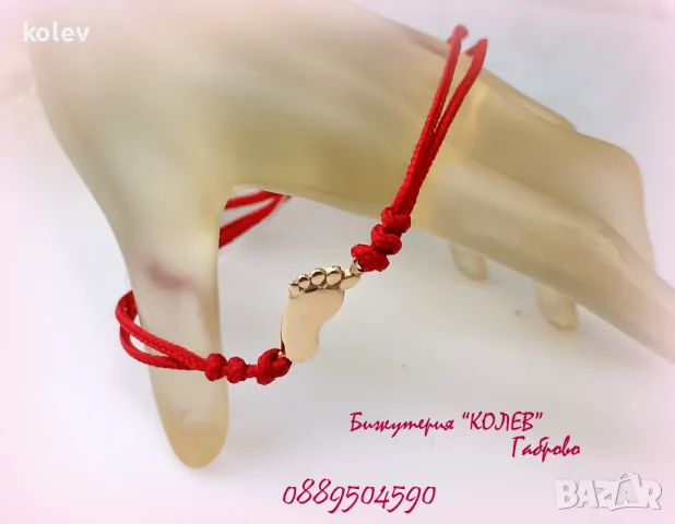 златен елемент БЕБЕШКО КРАЧЕ (голямо) в гривна червен конец, снимка 2 - Гривни - 26588040