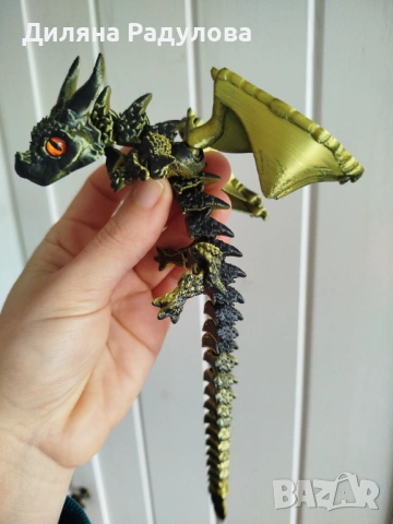 3D отпечатан дракон с крила