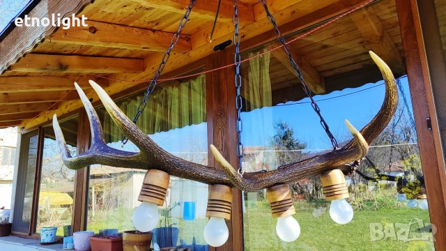 Ръчно изработен полилей от масивен рог с ръчно изработени дървени чашки , снимка 4 - Полилеи - 53781869