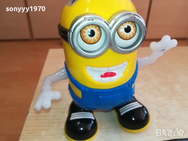 Танцуваща играчка-миньон на батерии-СВЕТИ СВИРИ ТАНЦУВА 1512241216, снимка 12 - Колекции - 48353423