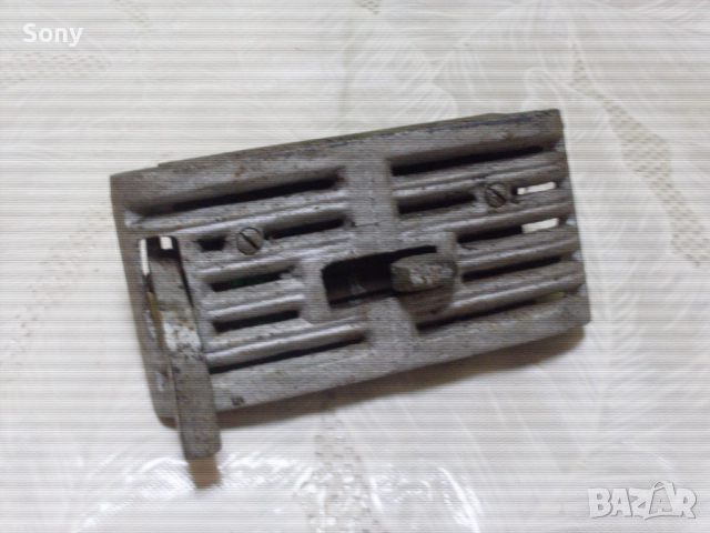 Стара вратичка за печка на дърва и въглища.