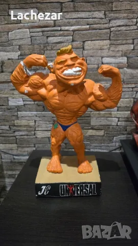 Статуя Universal