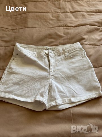 Къси бели дънкови панталонки