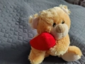 Продавам плюшена мека играчка Мече със сърце - нова, снимка 3