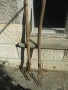 Стари масивни ковани вили за изваждане на цвекло 2 броя, снимка 1