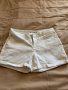 Къси бели дънкови панталонки, снимка 1 - Къси панталони и бермуди - 41060379