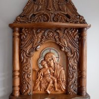 Дърворезба-домашен иконостас с релеф на чудотворната икона "Св.Богородица ", снимка 1 - Икони - 21948552