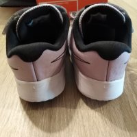 Детски маратонки Nike 25 номер , снимка 3 - Детски маратонки - 39382383