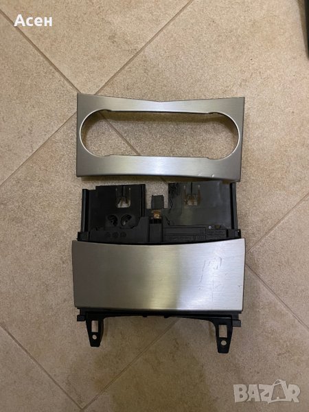 Пепелник и лайсна около климатроник, бутон централно, багажник w204 Mercedes, снимка 1