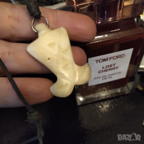 намалена Ретро медальон слонова кост и естествена кожена връв от 40 те , снимка 1