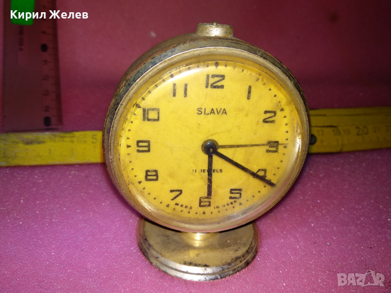 SLAVA MADE in USSR Стар КОЛЕКЦИОНЕРСКИ РУСКИ БУДИЛНИК МЕХАНИЧЕН НАСТОЛЕН ЧАСОВНИК СЛАВА СССР 39230, снимка 1