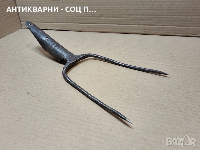 Стара Кована Двурога Вила. / НОМЕР 1689.