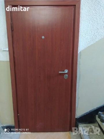 продавам входна врата