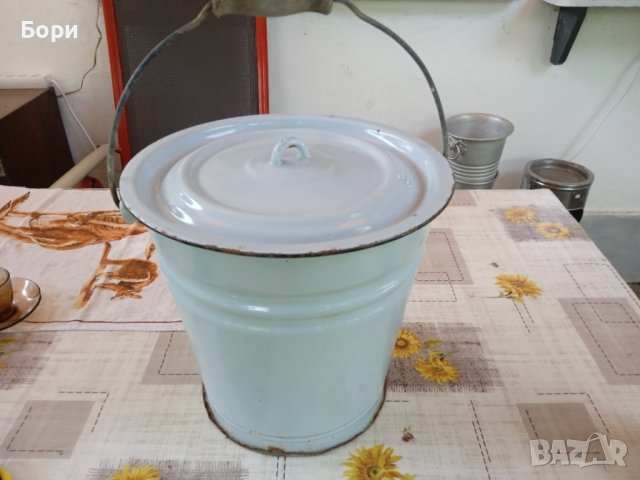 Стара емайлирана кофа с капак
