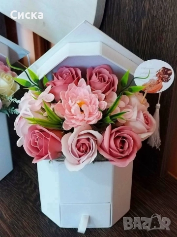 Тематични букети със 11 броя сапунени цветя от пластечен сапун за абитуриенти💃🏼 или абсолвенти, снимка 13 - Подаръци за жени - 49792923