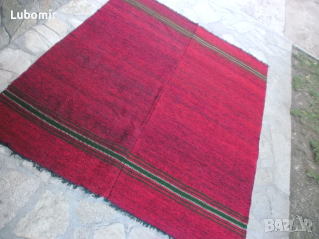 Килим оригинален - автентичен от миналия век - вълнен !