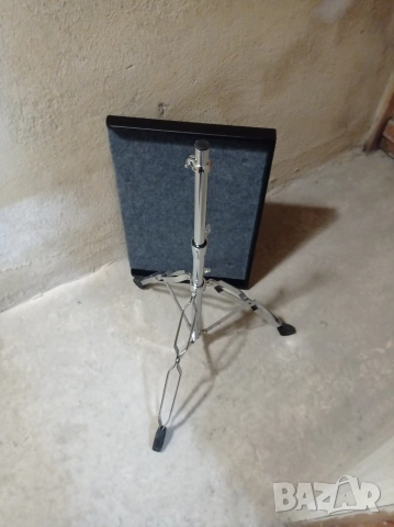 маса за перкусионни инструменти и други сценични атрибути, диджей,лаптоп и т.н., снимка 4 - Ударни инструменти - 52722305