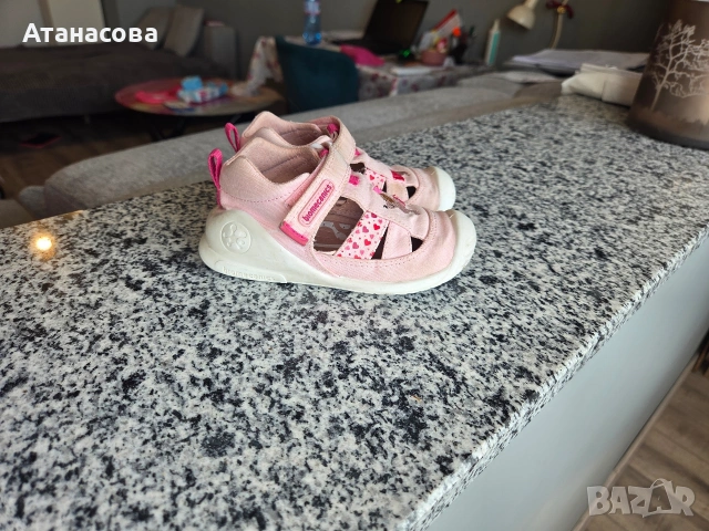 Пантофки за момиче Biomechanics, снимка 3 - Детски маратонки - 53670389