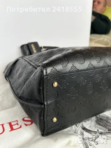 Чанта на Guess, снимка 13 - Чанти - 48482429