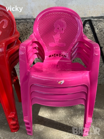 Малки детски столчета за парти - 8 броя, червени и розови, снимка 3 - Други - 52846395