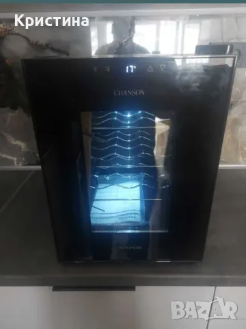 Мини хладилник за изтудяване на 8бр. бутилки  