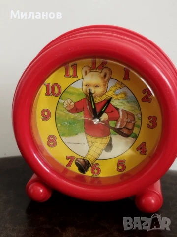 Стар кварцов будилник, настолен часовник