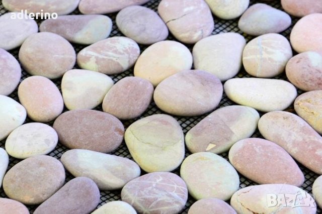 Натурална мозайка от речен камък с подложка 32 x 32 см, 11 броя, крем - нежно розово, снимка 3 - Гранитогрес и плочки - 34153324