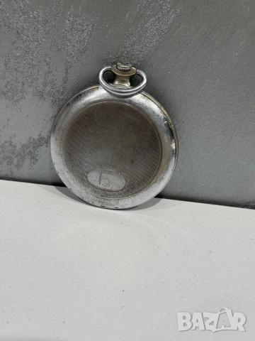 Часовници Искра и Салют, снимка 6 - Антикварни и старинни предмети - 53168079