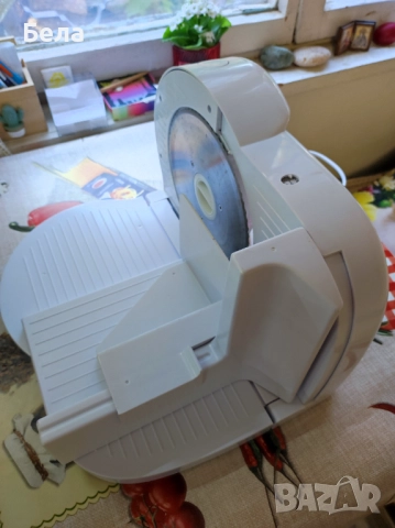 Резачка за колбаси и сирена, колбасорезачка