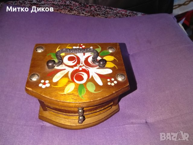Кутия дървена ръчна изработка с 6 поставки за чаши Н-76мм размер 115х90мм, снимка 3 - Чаши - 42599382