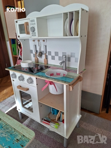 Детска дървена кухня с маса и две столчета, снимка 3 - Маси - 52789133
