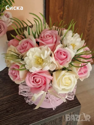 Цветен букет със 17 броя сапунени цветя