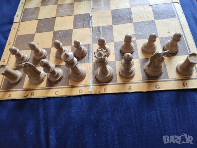 шах - картонена дъска, български, комплект големи бакелитени фигури, снимка 2 - Шах и табла - 53394131