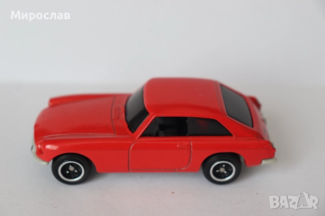 1/64 MATCHBOX MGB GT COUPE КОЛИЧКА МОДЕЛ, снимка 2 - Колекции - 52919228