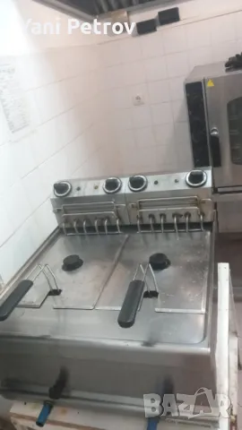 Продава професионален фритюрник, снимка 2 - Обзавеждане на кухня - 47588304