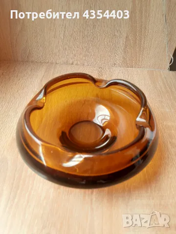 Ретро соц. пепелник от дебело стъкло в кехлибарен цвят