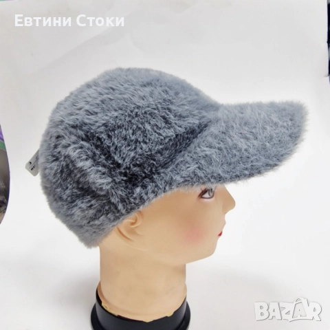 Топла дамска шапка с козирка - пухкав зимен комфорт, снимка 11 - Шапки - 52702832