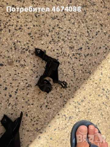 Държач, основа на дясна миялка на десен фар на Range Rover Evoque само за 30лв. BJ32-13C152-CA, снимка 2 - Части - 52743194