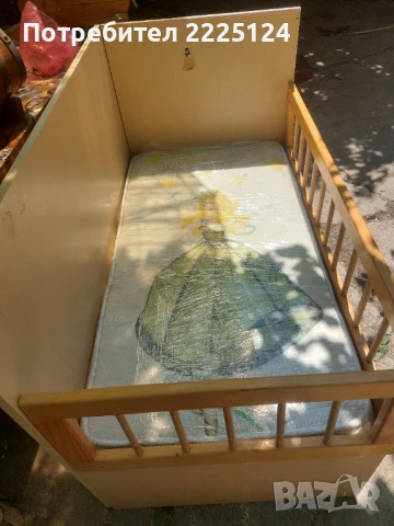 Продавам детско легло с матрак, снимка 2 - Мебели за детската стая - 50700142