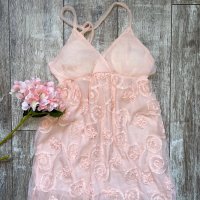Нежна елегантна ефирна женствена рокля 3Д цветя рокля в прасковен цвят, снимка 4 - Рокли - 41794700