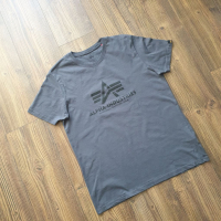 Страхотна мъжка тениска ALPHA INDUSTRIES  размер L / M , снимка 2 - Тениски - 36119425